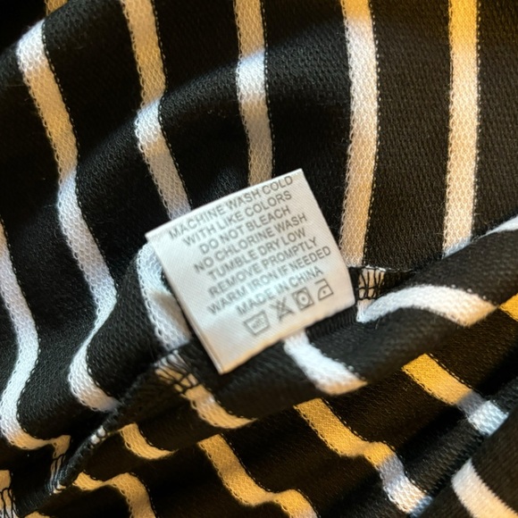 Snap Front Cardigan Black and White Stripe Size Med - Picture 7 of 8